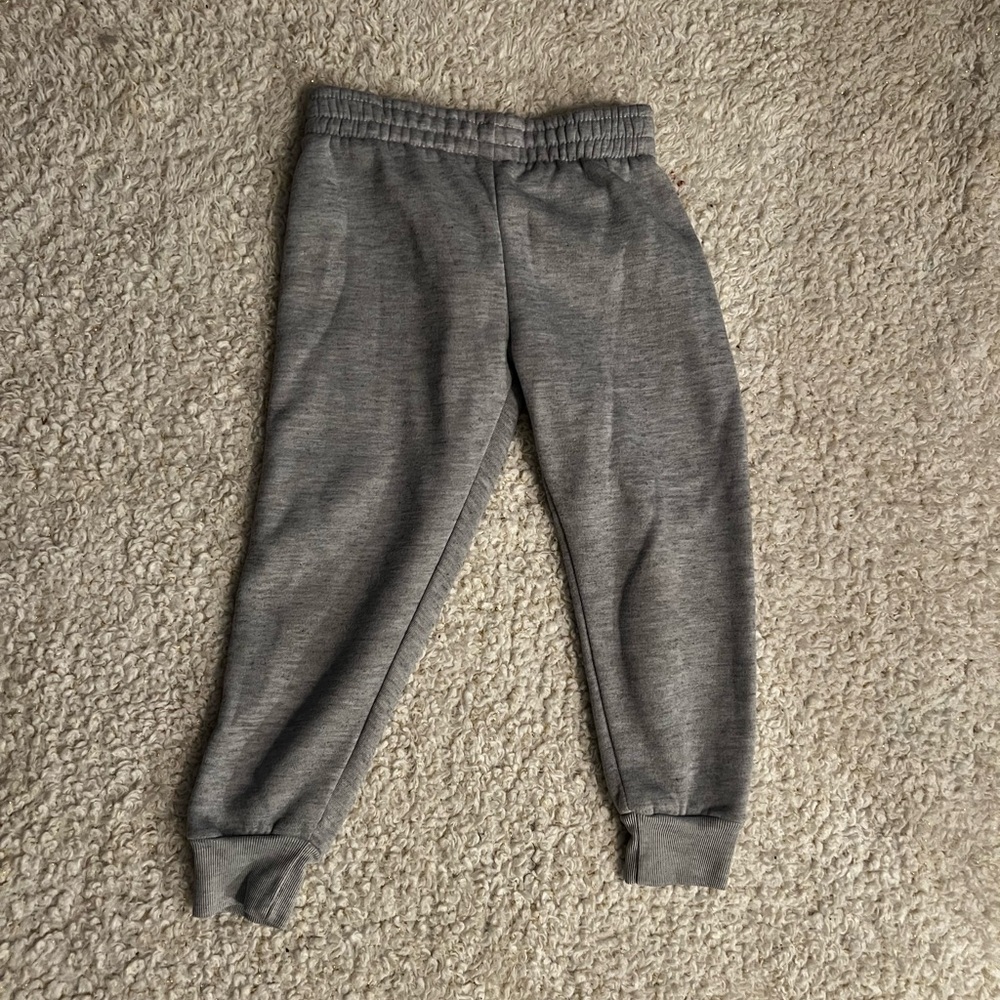 boys grey joggers. size 5/6.
